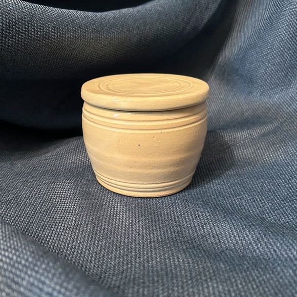 Artisan Pottery French Butter Crock Textured Buttercream Yellow Glaze Signed - Picture 1 of 11
